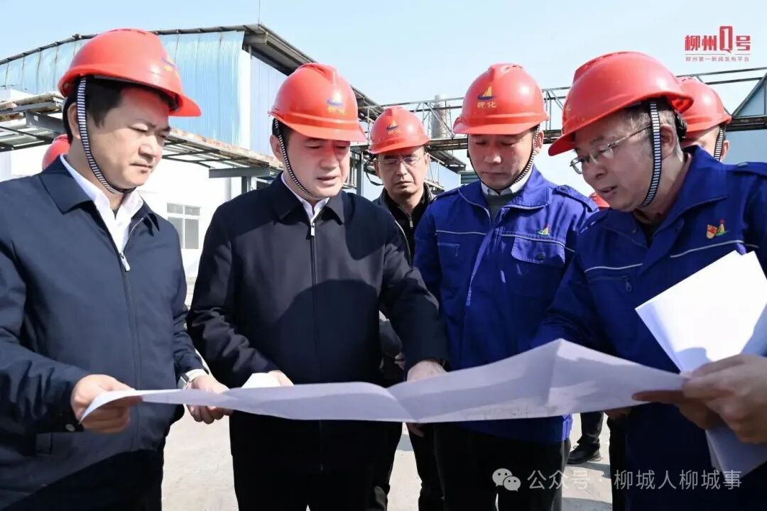 在广西鹿寨经济开发区化工园区调研。